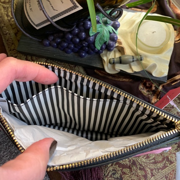 SOLD⛔️Authentic Kate Spade L.edition car Lg Wristlet - Picture 5 of 10